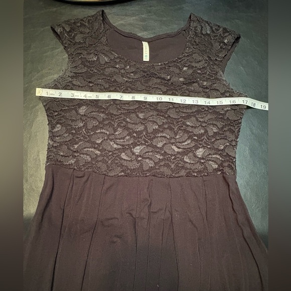 Gilli Blue Fit and Flare Sleeveless Cocktail Dress - Picture 10 of 12